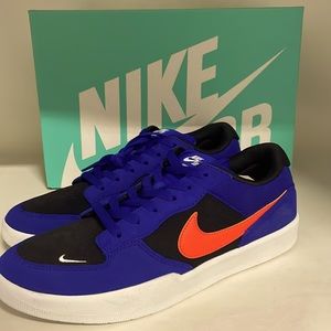 Nike sb force 58 10.5 in men 12 in women’s concord/team orange -black with socks